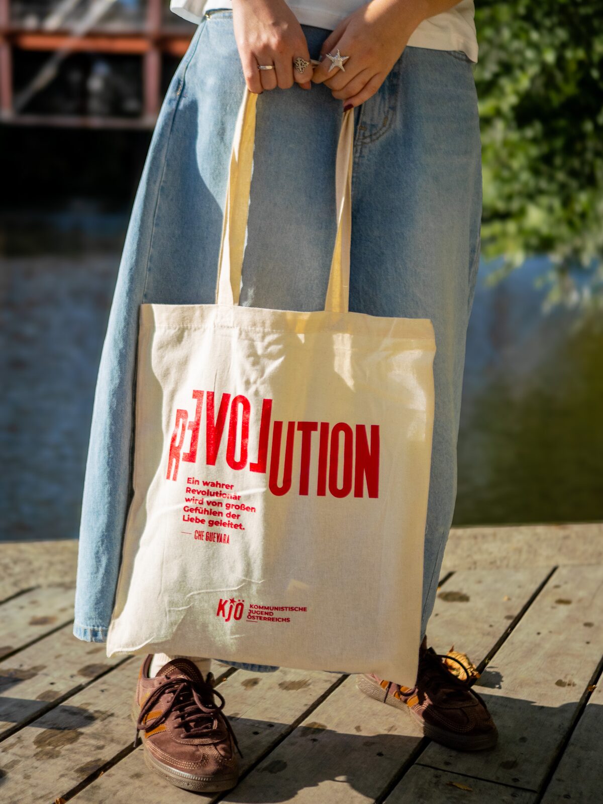 "RƎVO⅃UTION" Sackerl – Ansicht 2